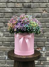 Цветочная композиция из Гипсофила и Розы в шляпной коробке в Уйское