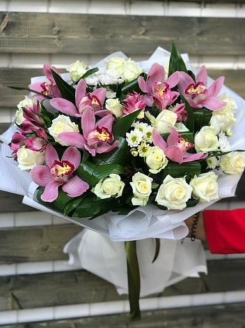 Букет цветов из: Розы и Хризантемы в Уйское