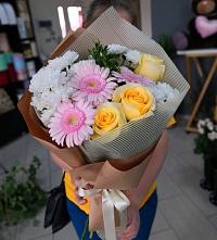 Букет цветов из:  Герберы, Розы и Хризантемы в Уйское
