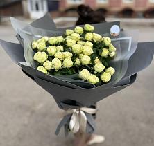 Букет Белые кустовые розы Солинеро в Уйское