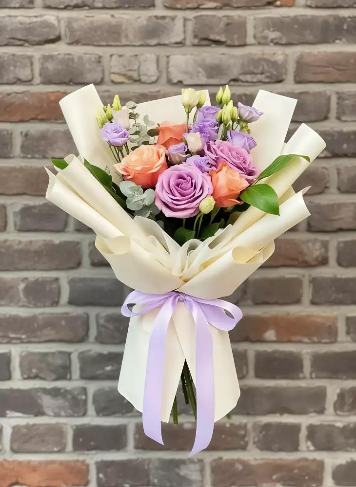 Букет цветов из: Лизиантусы и Розы в Уйское