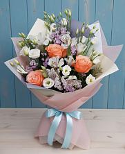 Букет цветов из:  Лизиантусы, Розы, Альстромерии и Гипсофила в Уйское