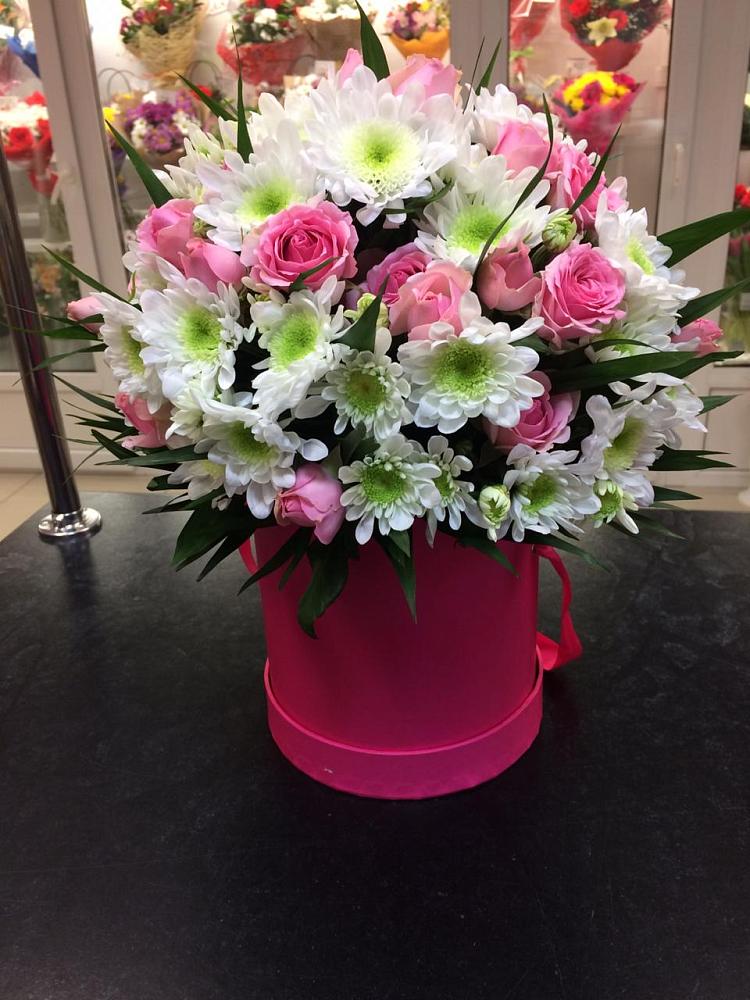 Цветочная композиция из Розы и Хризантемы в шляпной коробке в Уйское