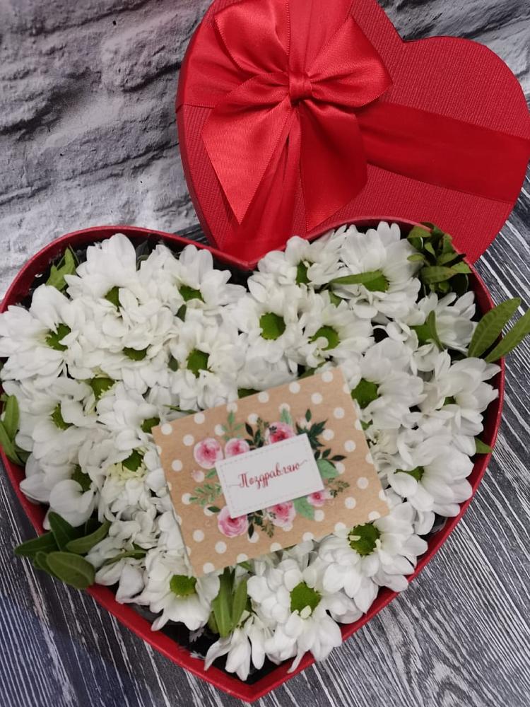 Цветочная композиция из Хризантемы в виде сердца в Уйское