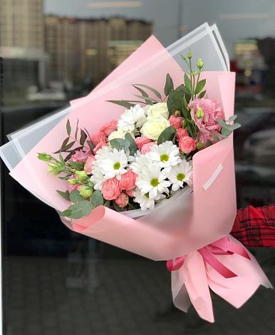Букет цветов из: Розы, Лизиантусы и Хризантемы в Уйское
