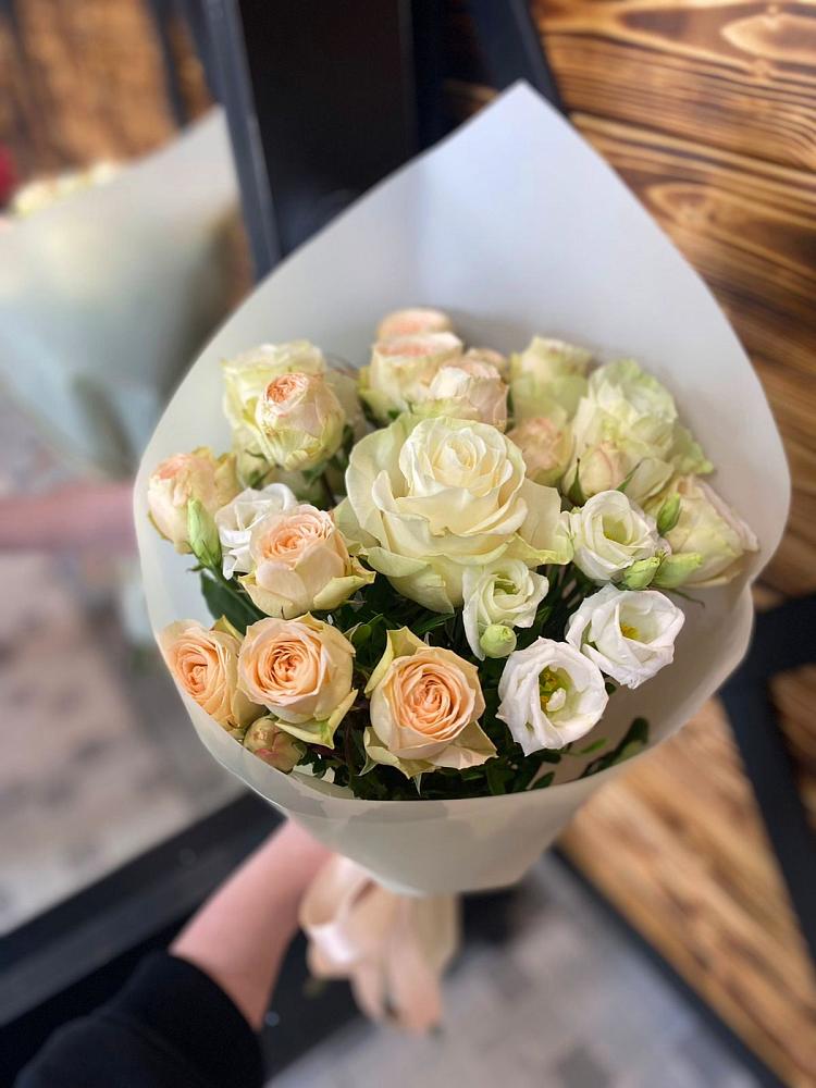 Букет цветов из: Розы и Лизиантусы в Уйское